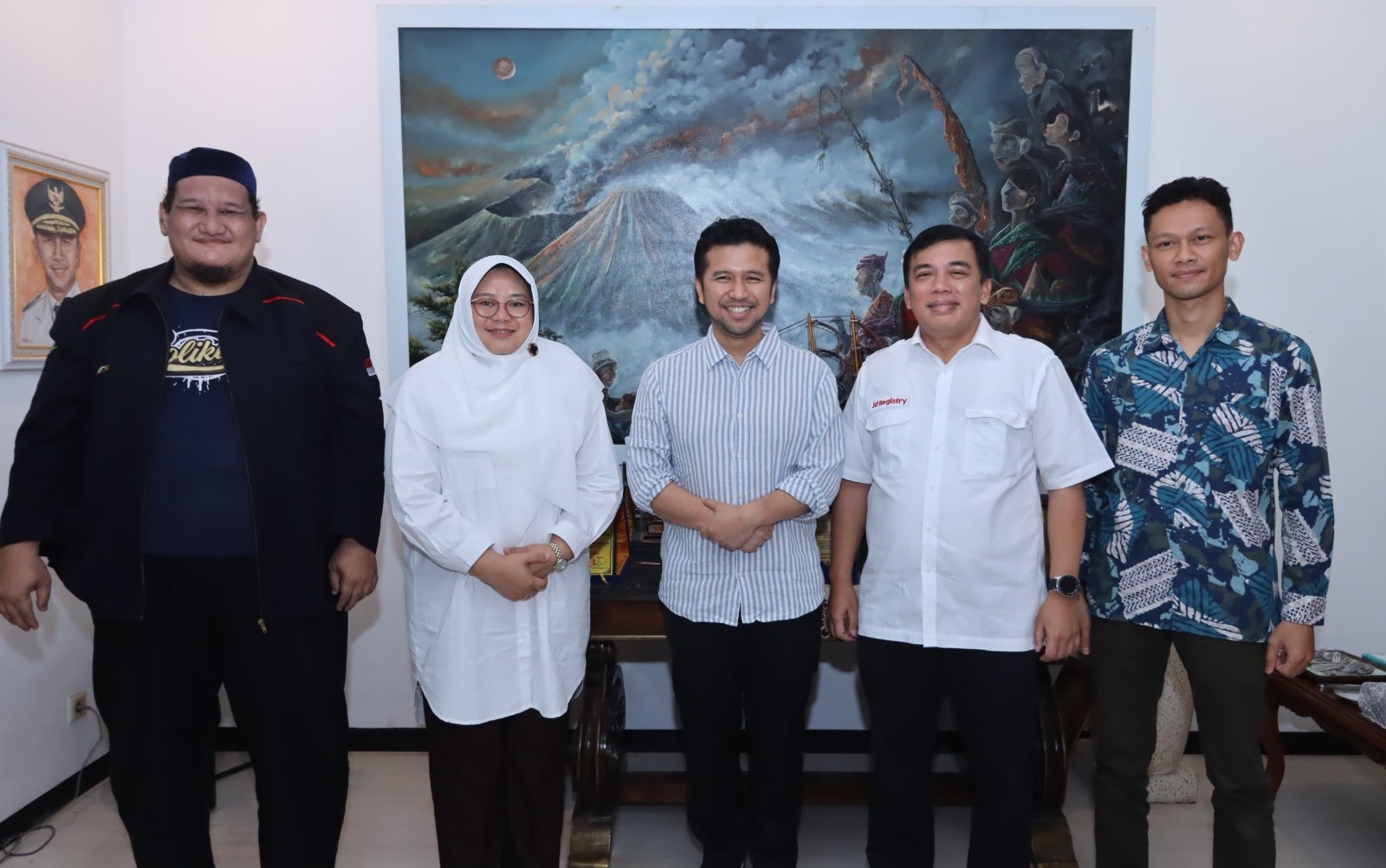 Featured Chairman of PANDI Meets Deputy Governor of East Java Targets Collaboration to Increase Digitalization and Use of .id Domains in East Java